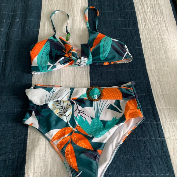 Shein swimsuits print set top and bottom - Picture 3 of 9